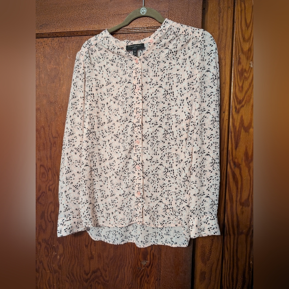 Banana Republic Button Down Blouse Pink, Gray, Black and White Women's Size Medi